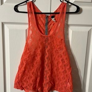 5 for $25💵 Size small lace tank.